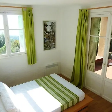 Maison 4 , 8 Personnes.